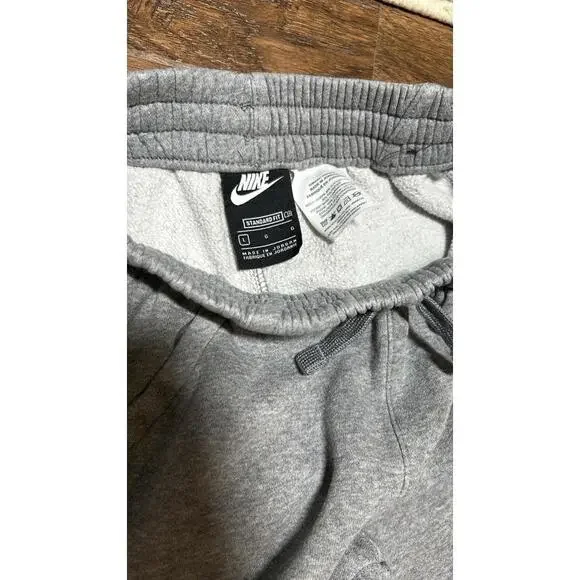 Nike Grey Sweatpants Boys Large Nike Embroidered Logo - Picture 5 of 5